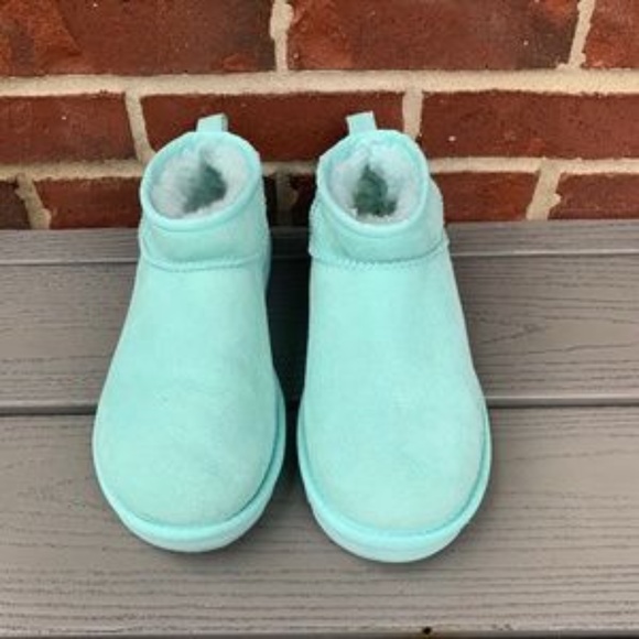 UGG Ultra Mini Classic Boot - Picture 10 of 11